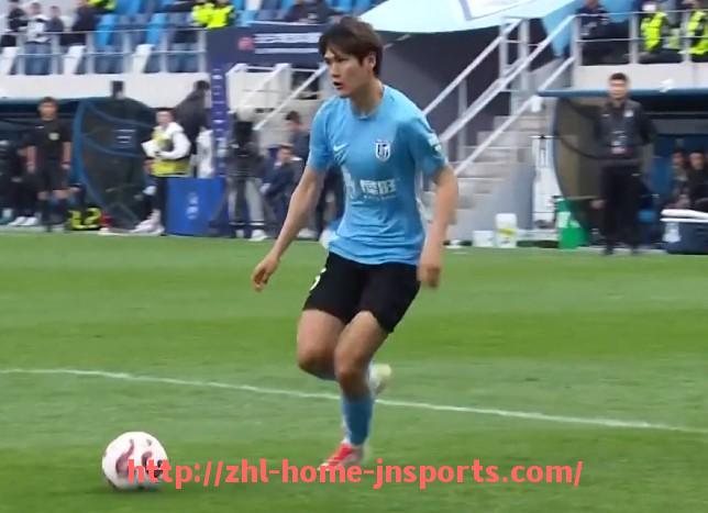 江南综合体育-中超联赛足球海报与宣传设计展示